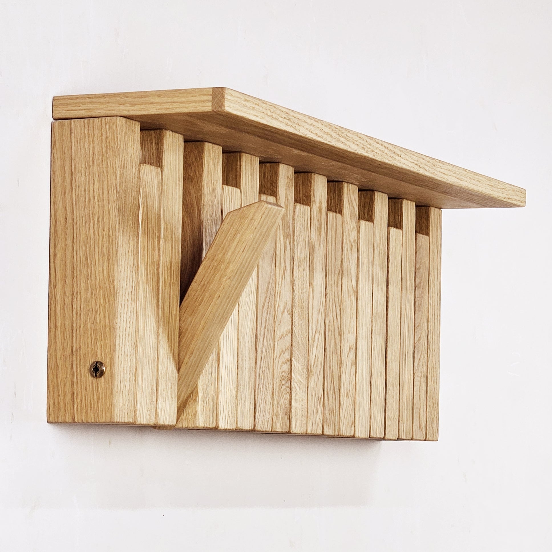 Wall-mounted organizer. natural oak.+ shelf