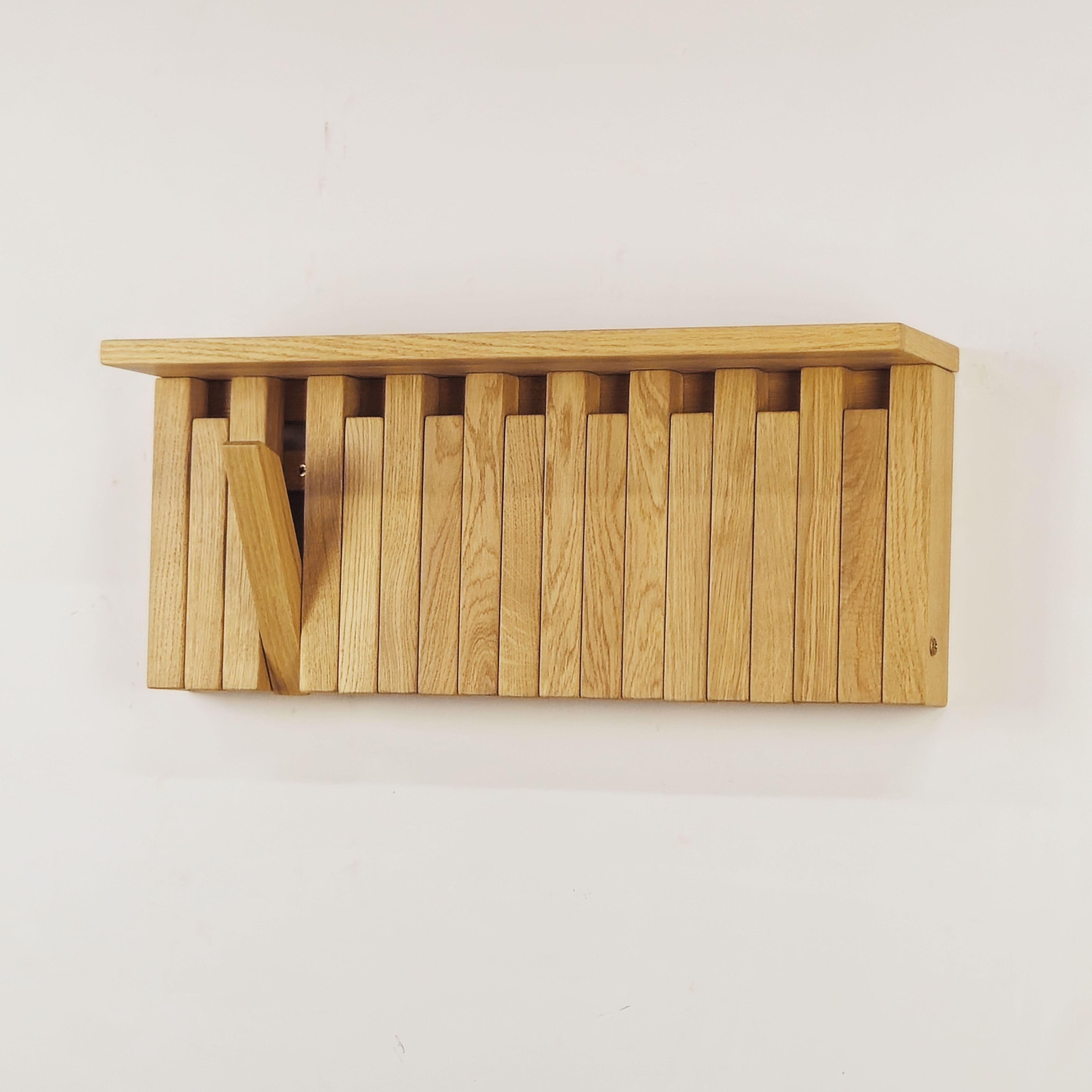 Wall-mounted organizer. natural oak.+ shelf
