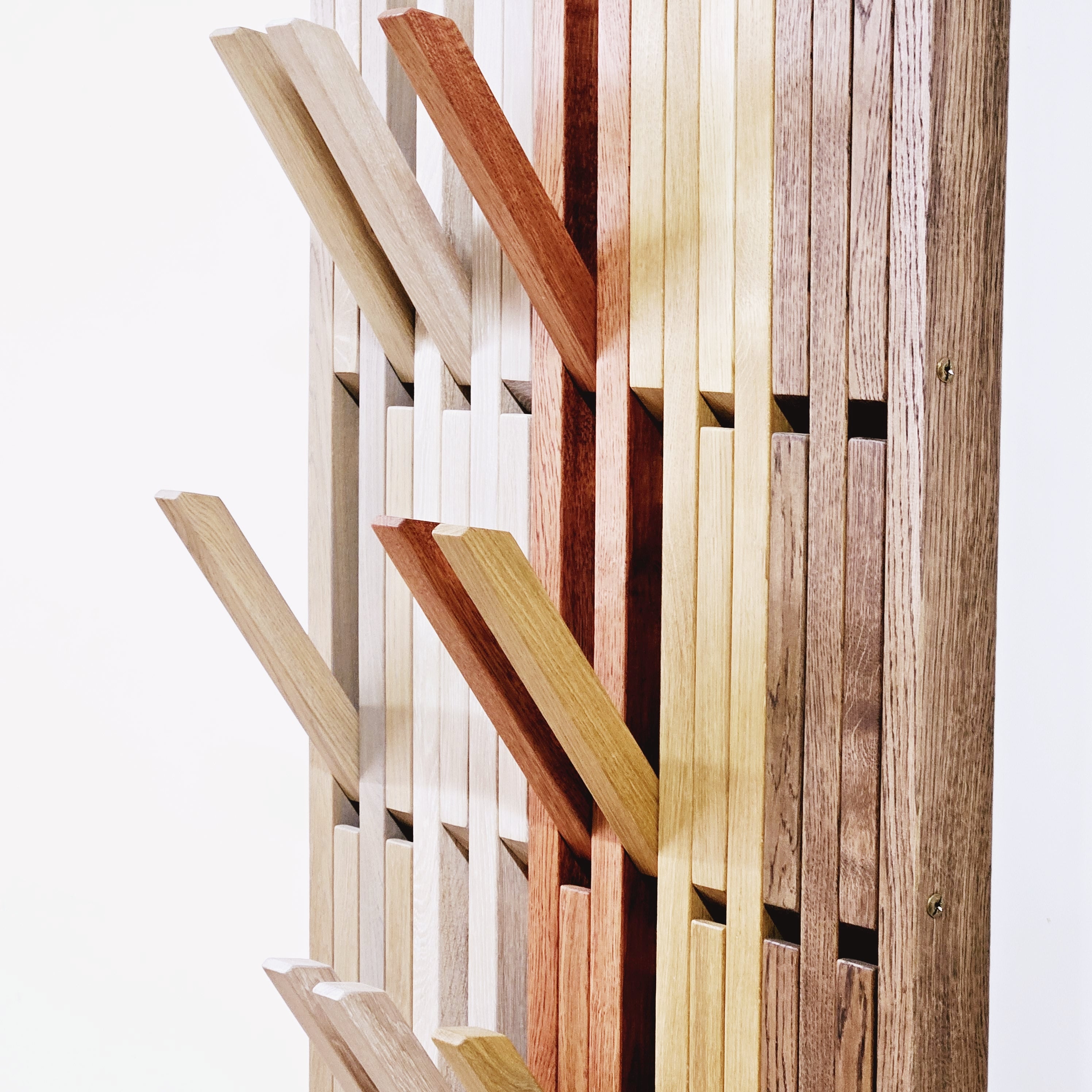 Wall-mounted organizer. natural oak. art color mix