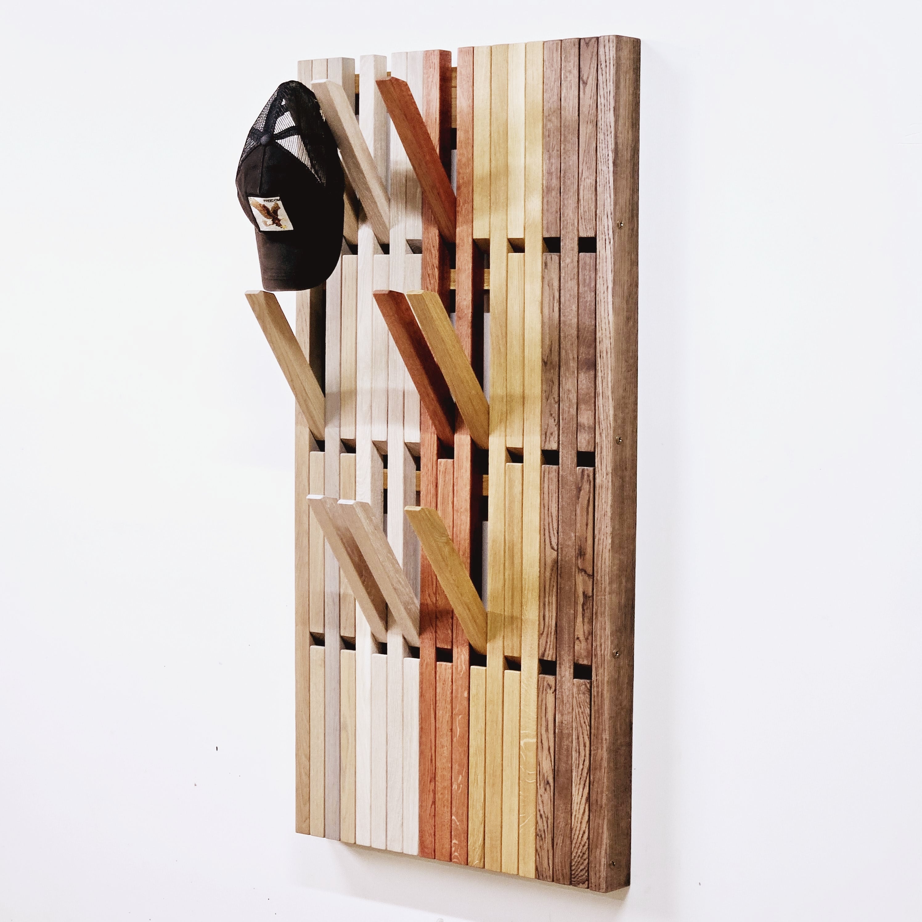 Wall-mounted organizer. natural oak. art color mix
