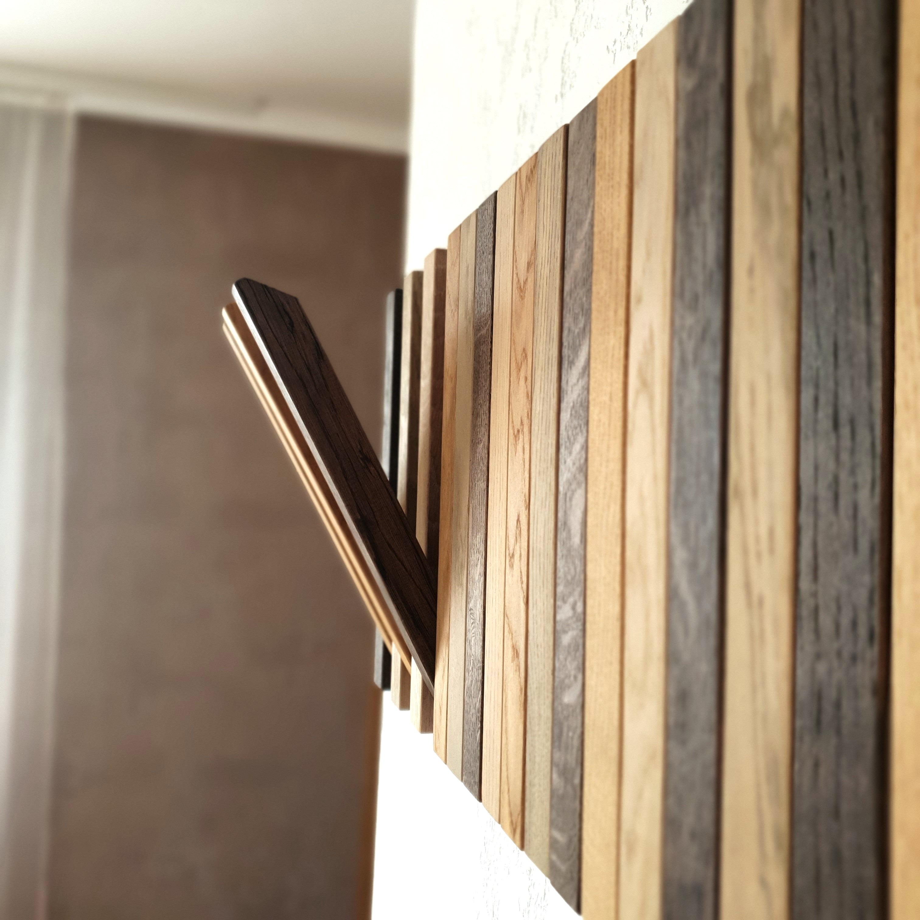 Wall-mounted organizer. natural oak.colored