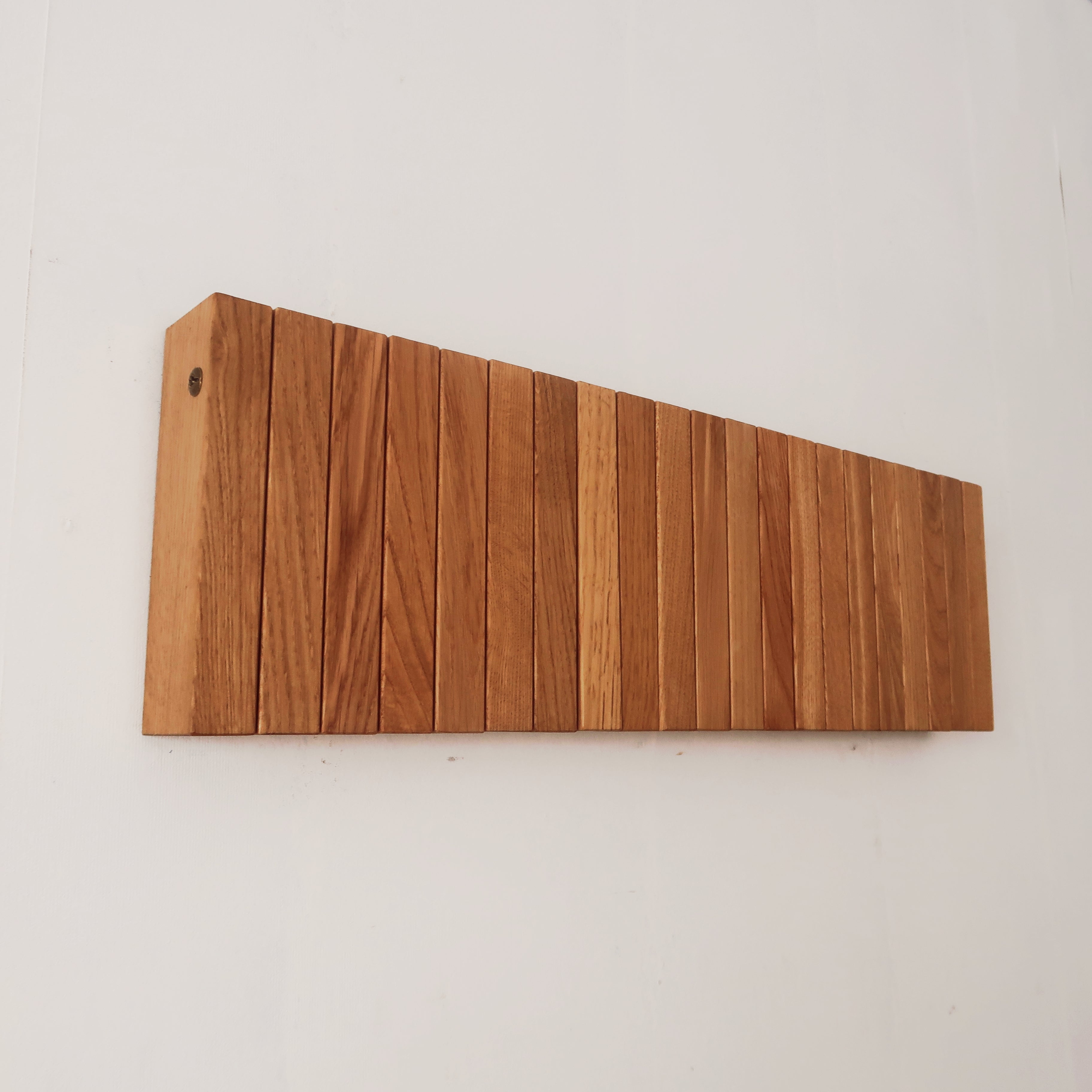 Wall-mounted organizer. natural oak. mini