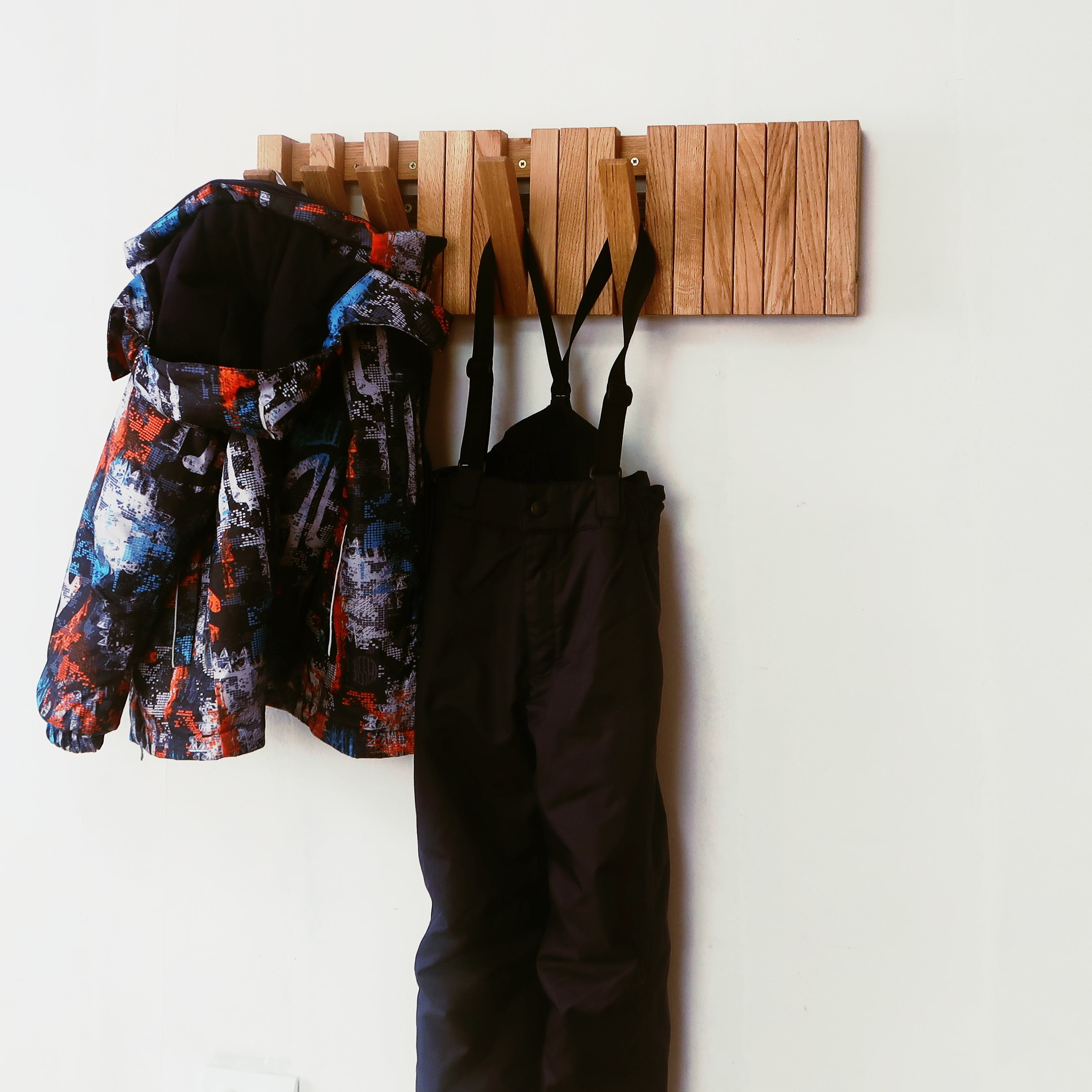 Wall-mounted organizer. natural oak. mini